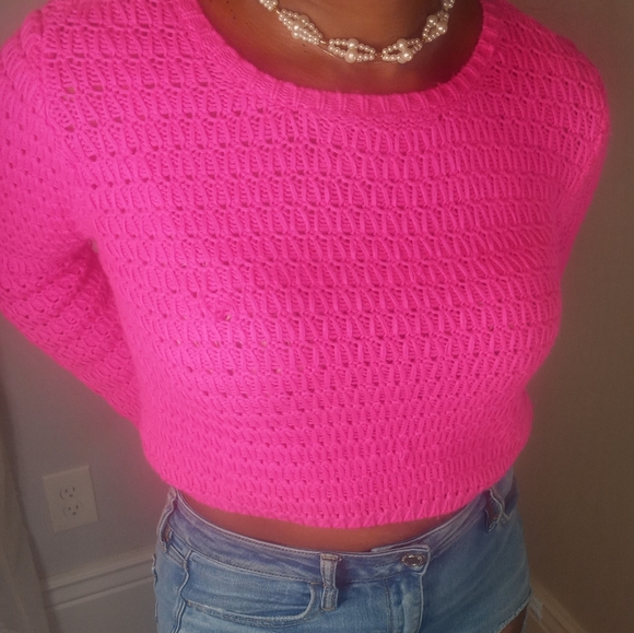 What a way to leave your pink print! XXI crochet crop top sweater size medium. - Picture 3 of 5